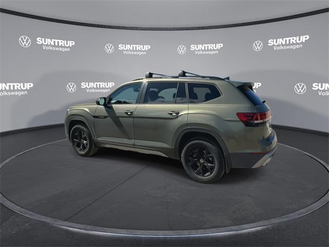 Photo of 2024 Avocado Green Pearl Volkswagen Atlas