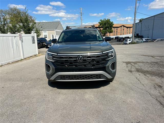 Photo of 2024 Avocado Green Pearl Volkswagen Atlas