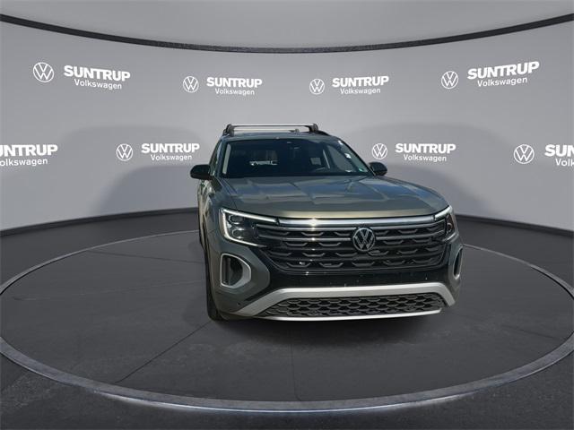 Photo of 2024 Avocado Green Pearl Volkswagen Atlas