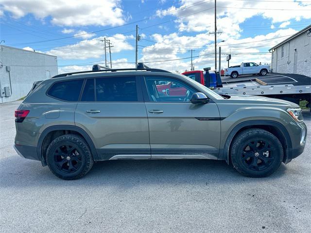 Photo of 2024 Avocado Green Pearl Volkswagen Atlas