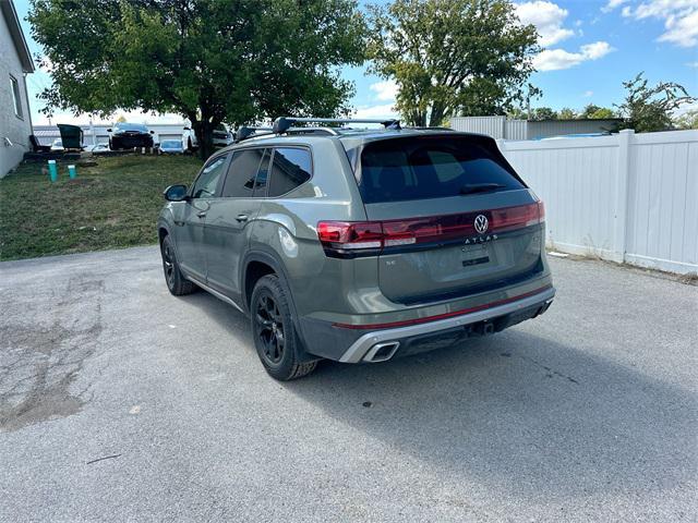 Photo of 2024 Avocado Green Pearl Volkswagen Atlas