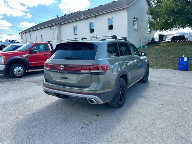 Photo of 2024 Avocado Green Pearl Volkswagen Atlas