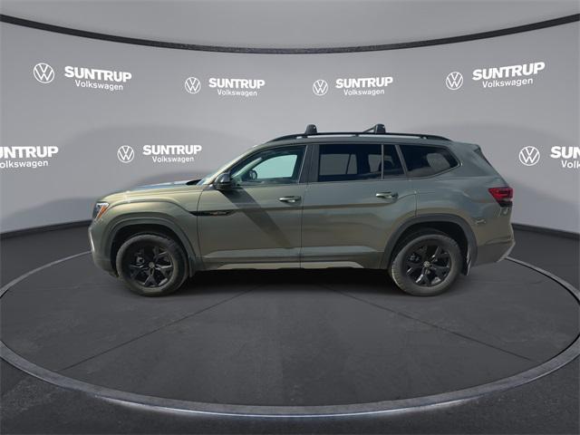 Photo of 2024 Avocado Green Pearl Volkswagen Atlas