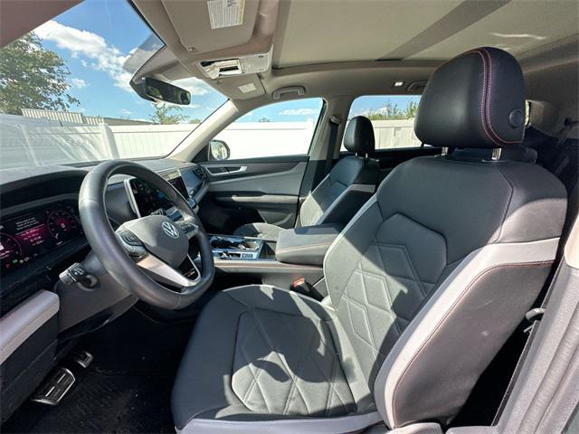 Photo of 2024 Avocado Green Pearl Volkswagen Atlas
