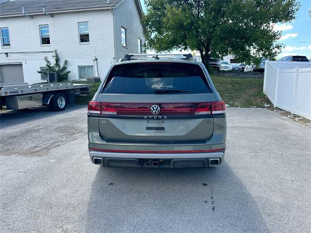 Photo of 2024 Avocado Green Pearl Volkswagen Atlas