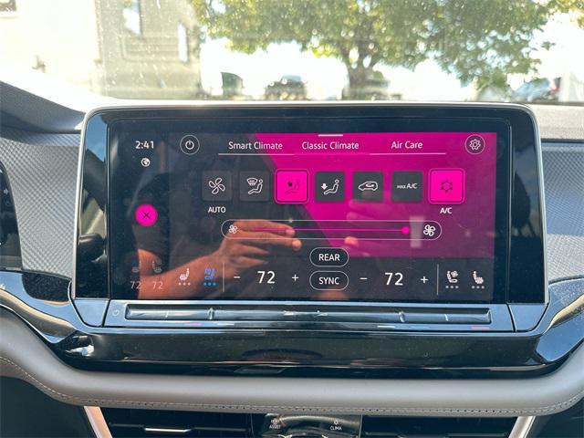 Photo of 2024 Avocado Green Pearl Volkswagen Atlas