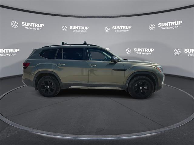 Photo of 2024 Avocado Green Pearl Volkswagen Atlas