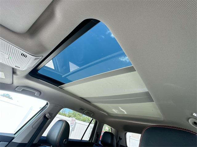 Photo of 2024 Avocado Green Pearl Volkswagen Atlas