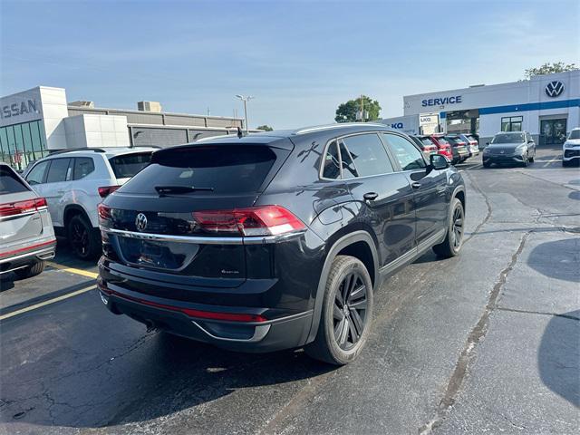 Photo of 2023 Deep Black Pearl Volkswagen Atlas Cross Sport