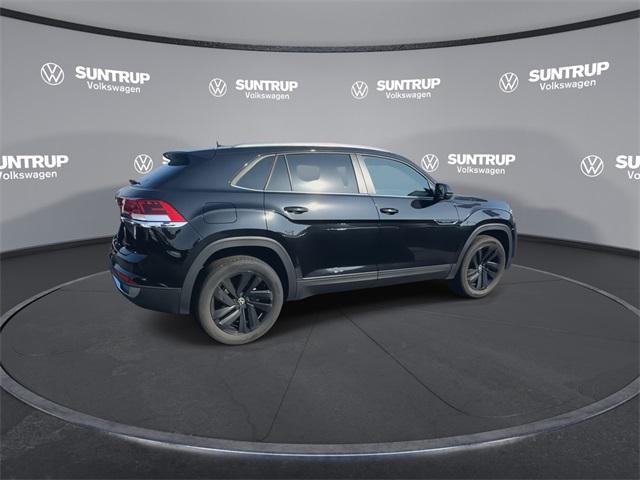Photo of 2023 Deep Black Pearl Volkswagen Atlas Cross Sport