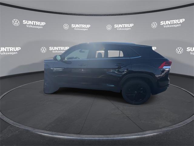 Photo of 2023 Deep Black Pearl Volkswagen Atlas Cross Sport