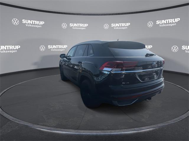 Photo of 2023 Deep Black Pearl Volkswagen Atlas Cross Sport