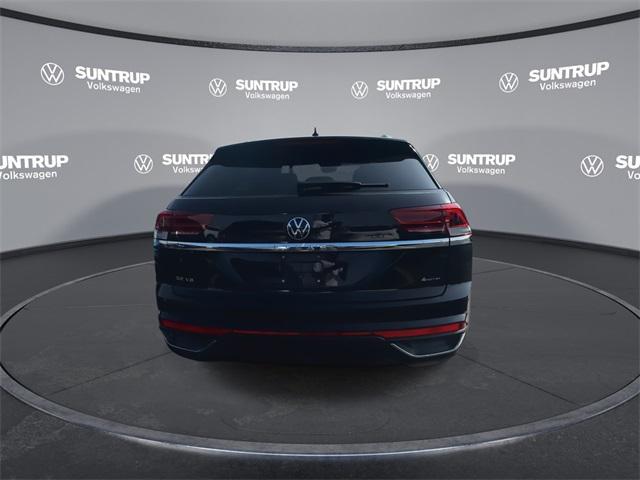 Photo of 2023 Deep Black Pearl Volkswagen Atlas Cross Sport