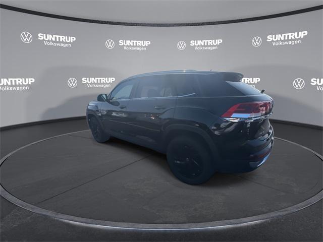 Photo of 2023 Deep Black Pearl Volkswagen Atlas Cross Sport