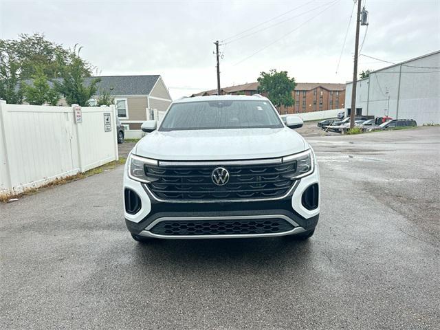 Photo of 2024 Pure White Volkswagen Atlas Cross Sport