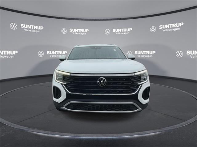 Photo of 2024 Pure White Volkswagen Atlas Cross Sport