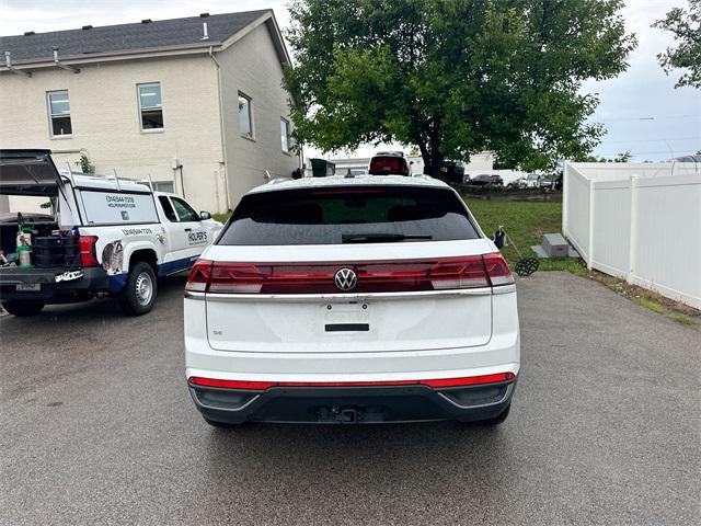 Photo of 2024 Pure White Volkswagen Atlas Cross Sport