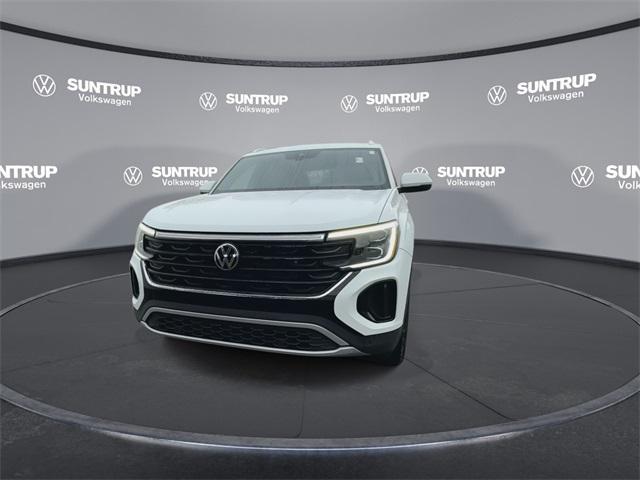 Photo of 2024 Pure White Volkswagen Atlas Cross Sport