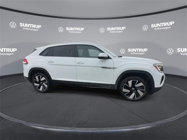 Photo of 2024 Pure White Volkswagen Atlas Cross Sport