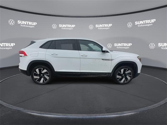 Photo of 2024 Pure White Volkswagen Atlas Cross Sport