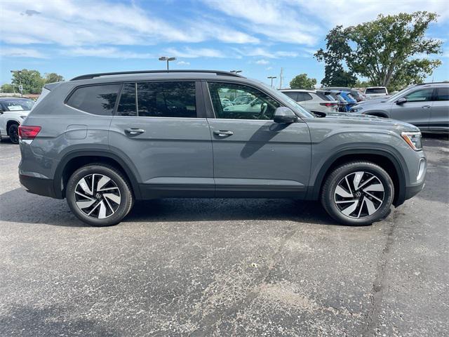 Photo of 2026 pure gray Volkswagen Atlas