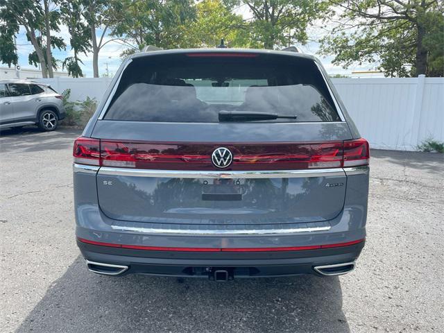 Photo of 2026 pure gray Volkswagen Atlas