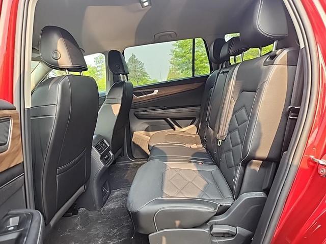 Photo of 2024 Aurora Red Metallic Volkswagen Atlas