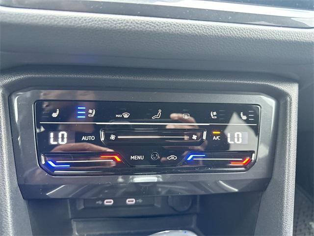 Photo of 2022 Oryx White Pearl Volkswagen Tiguan