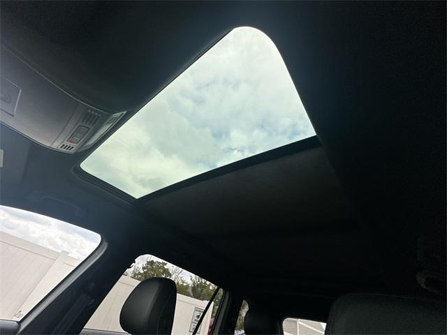 Photo of 2022 Oryx White Pearl Volkswagen Tiguan