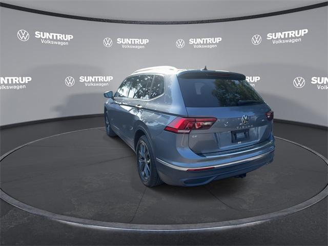 Photo of 2023 Platinum Gray Metallic Volkswagen Tiguan