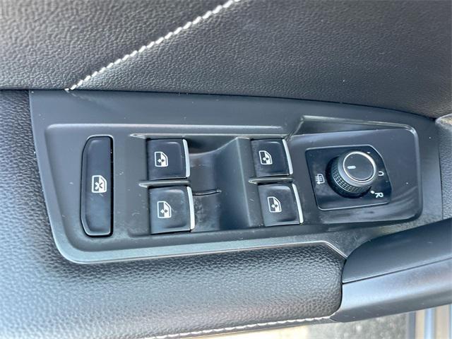 Photo of 2023 Platinum Gray Metallic Volkswagen Tiguan