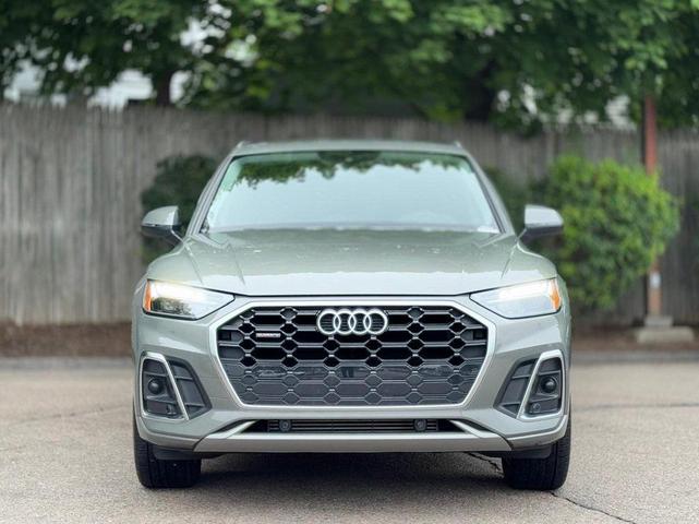 Photo of 2023 Chronos Gray Metallic Audi Q5