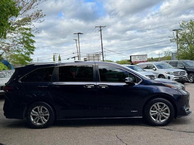 Photo of 2021 Blue Toyota Sienna