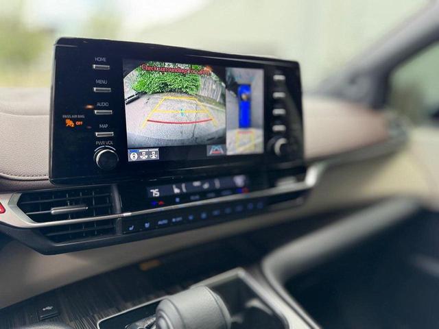 Photo of 2021 Blue Toyota Sienna