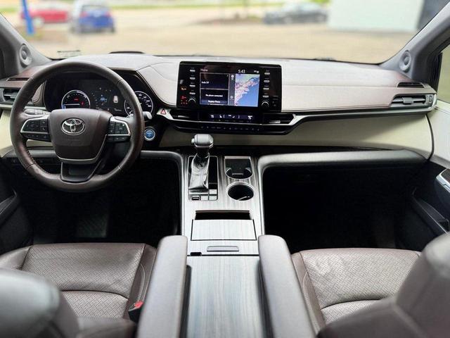 Photo of 2021 Blue Toyota Sienna