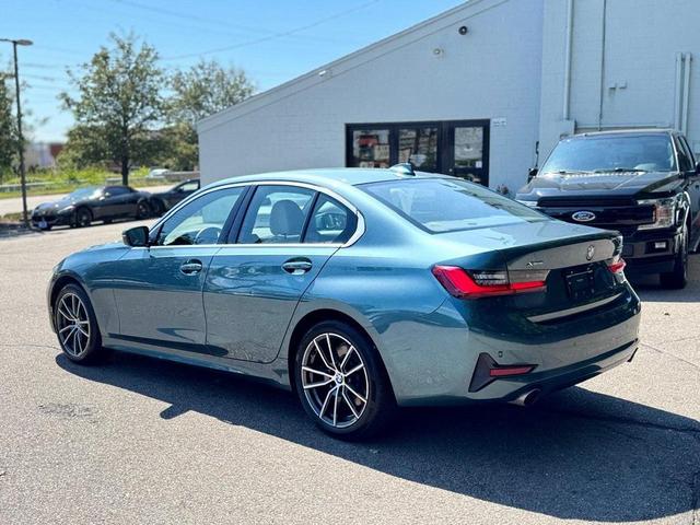 Photo of 2021 Blue Ridge Mountain Metallic BMW 330