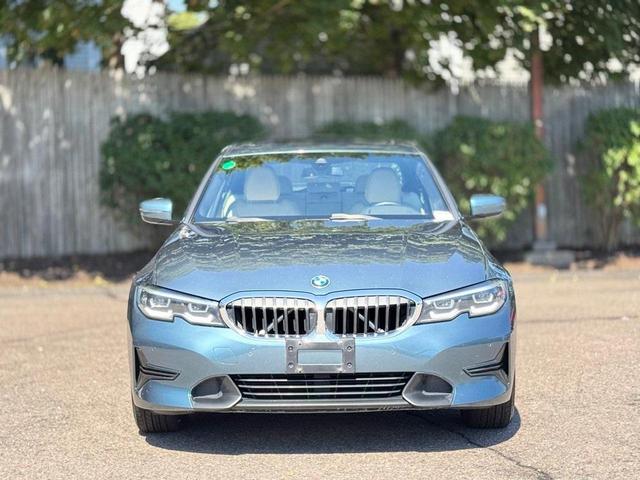 Photo of 2021 Blue Ridge Mountain Metallic BMW 330