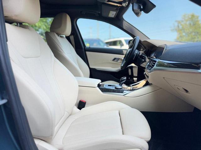 Photo of 2021 Blue Ridge Mountain Metallic BMW 330