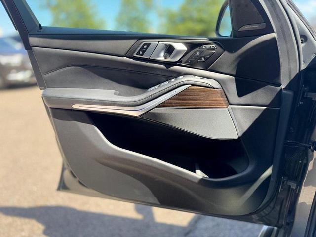 Photo of 2023 Skyscraper Gray Metallic BMW X7