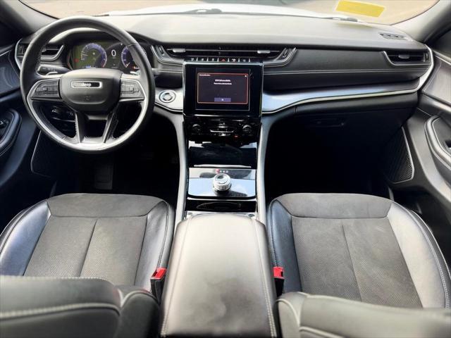 Photo of 2021 Bright White Clearcoat Jeep Grand Cherokee L