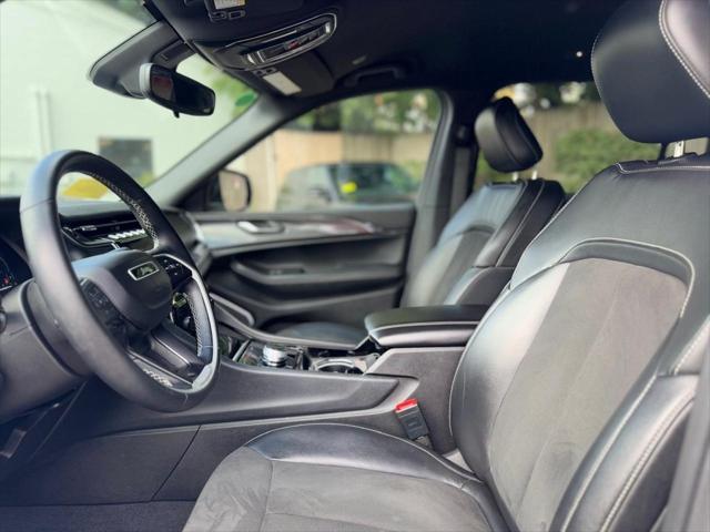 Photo of 2021 Bright White Clearcoat Jeep Grand Cherokee L