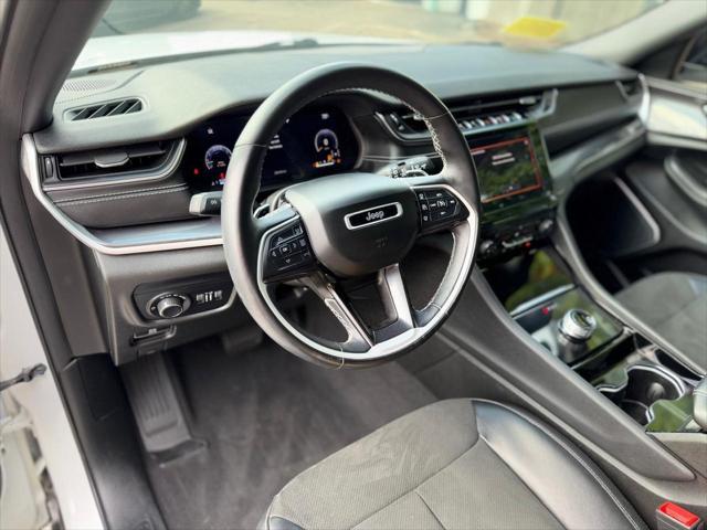 Photo of 2021 Bright White Clearcoat Jeep Grand Cherokee L