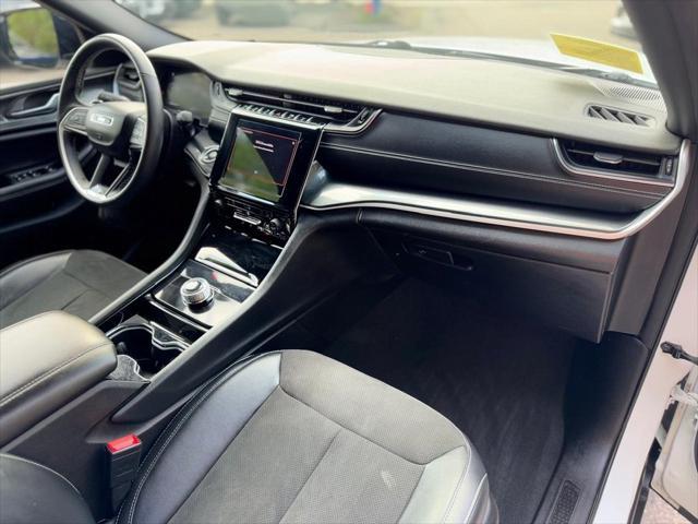Photo of 2021 Bright White Clearcoat Jeep Grand Cherokee L