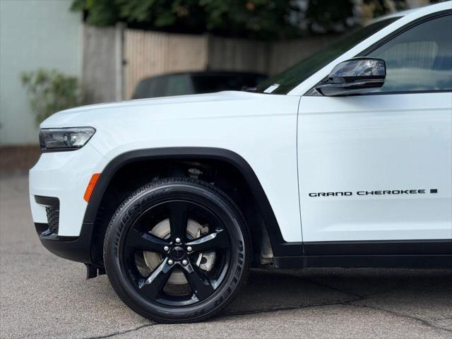 Photo of 2021 Bright White Clearcoat Jeep Grand Cherokee L