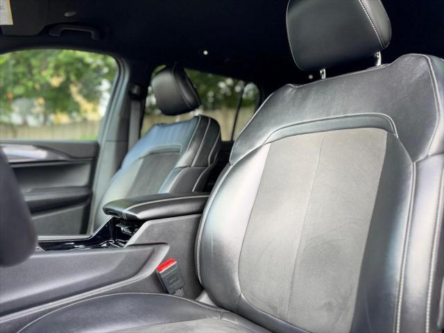 Photo of 2021 Bright White Clearcoat Jeep Grand Cherokee L