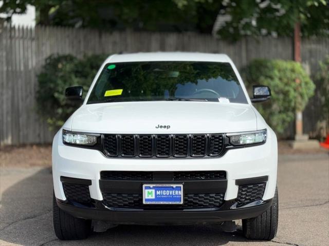 Photo of 2021 Bright White Clearcoat Jeep Grand Cherokee L