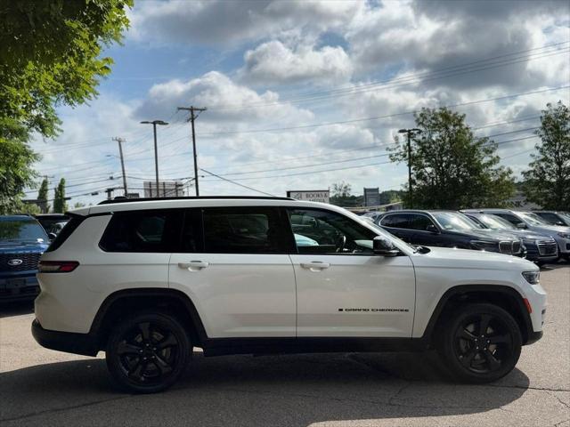 Photo of 2021 Bright White Clearcoat Jeep Grand Cherokee L