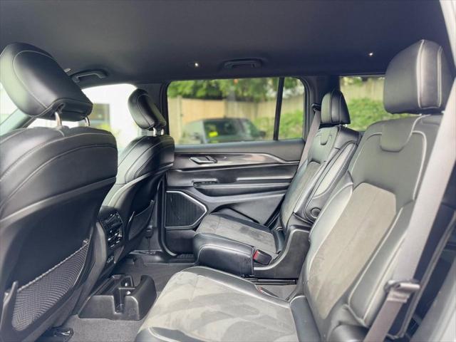 Photo of 2021 Bright White Clearcoat Jeep Grand Cherokee L