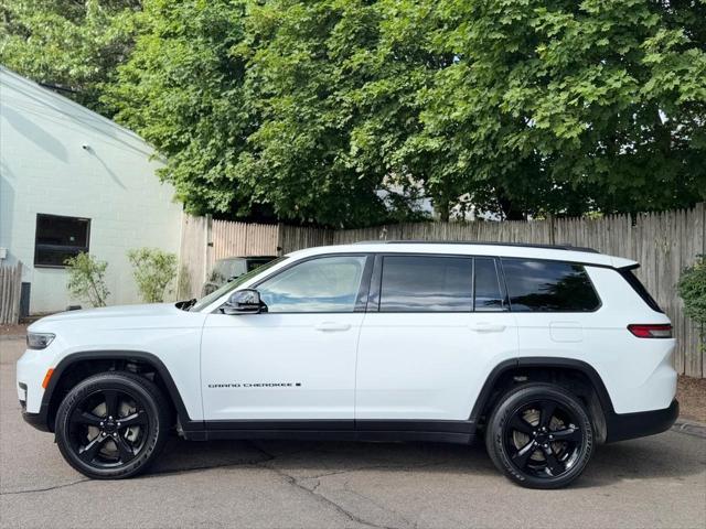 Photo of 2021 Bright White Clearcoat Jeep Grand Cherokee L
