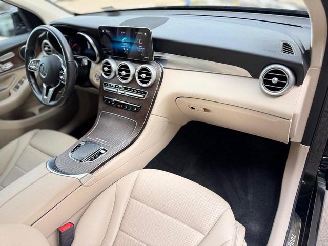 Photo of 2021 Black Mercedes-Benz GLC 300